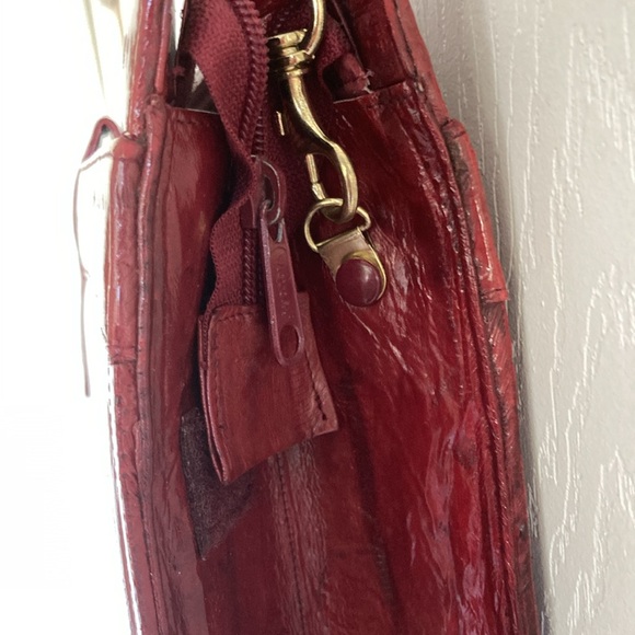 Vintage eel skin briefcase with retractable handles and detachable strap. - Picture 10 of 12